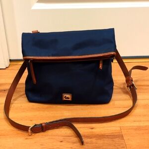 Dooney &Bourke EUC Navy Blue Nylon Wayfarer Flapover Purse Crossbody Small Stain